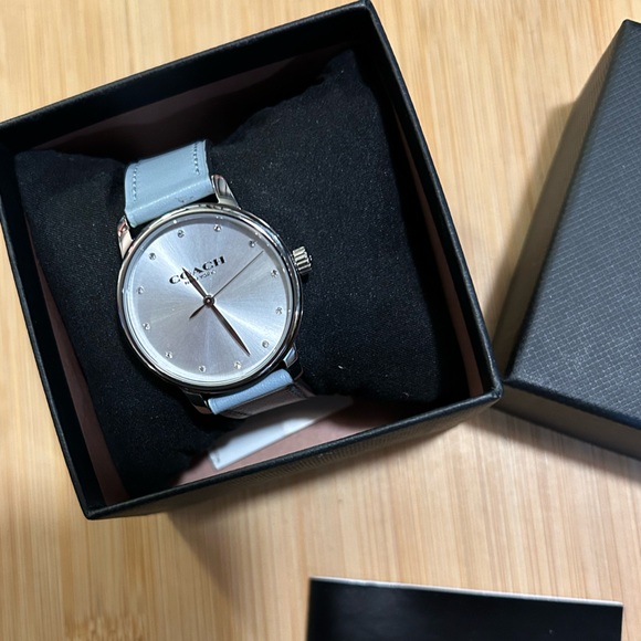 Coach Grand Watch With 36mm Silver Face & Light Green Tone Leather Band - Picture 5 of 6